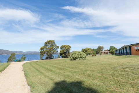 Riverfront Motel & Villas - Tourism TAS 3