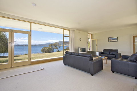 Riverfront Motel & Villas - Tourism TAS 26