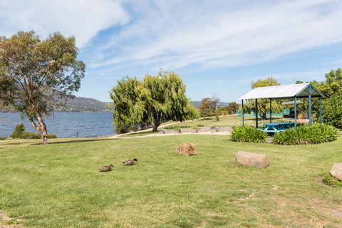 Riverfront Motel & Villas - Tourism TAS 7