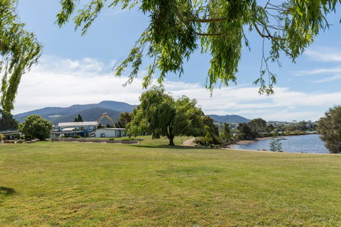 Riverfront Motel & Villas - Tourism TAS 0