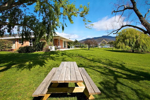 Riverfront Motel & Villas - Tourism TAS 32