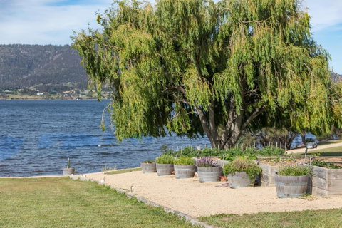 Riverfront Motel & Villas - Tourism TAS 23