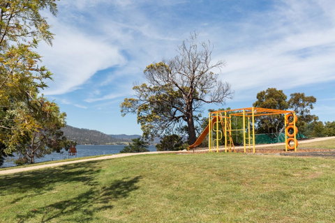 Riverfront Motel & Villas - Tourism TAS 22