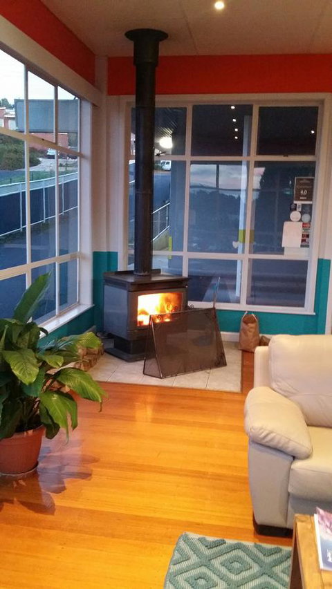 Waterfront Lodge Motel - Tourism TAS 34