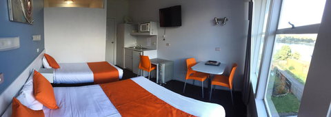 Waterfront Lodge Motel - Tourism TAS 36
