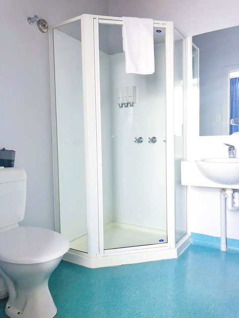 Waterfront Lodge Motel - Tourism TAS 12