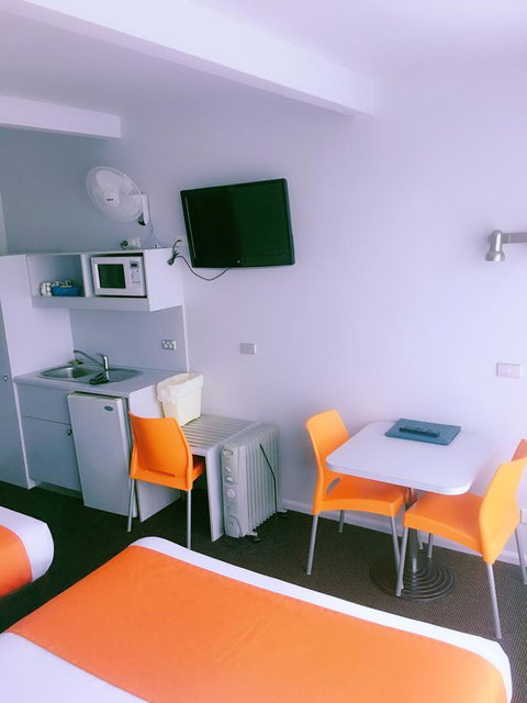 Waterfront Lodge Motel - Tourism TAS 27