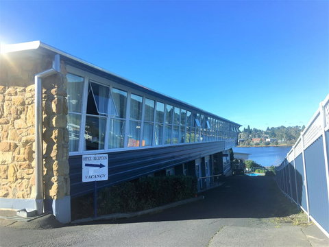 Waterfront Lodge Motel - Tourism TAS 26