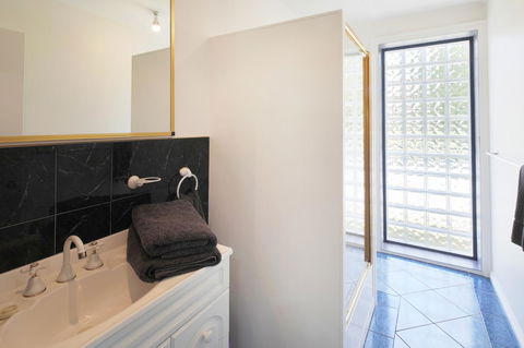 Georges Bay Apartments - Tourism TAS 30