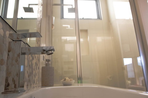 Eagle Peaks At Freycinet - Tourism TAS 15