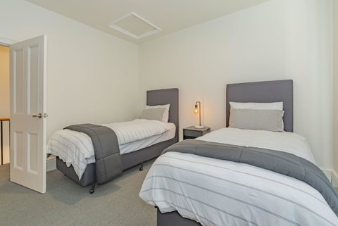 4 Bedroom House - Hobart CBD - Free Parking - Free WIFI - Tourism TAS 13