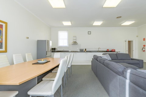 4 Bedroom House - Hobart CBD - Free Parking - Free WIFI - Tourism TAS 16