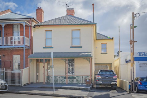 4 Bedroom House - Hobart CBD - Free Parking - Free WIFI - Tourism TAS 5