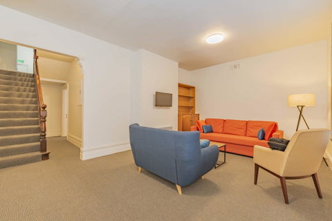 4 Bedroom House - Hobart CBD - Free Parking - Free WIFI - Tourism TAS 6