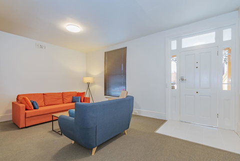 4 Bedroom House - Hobart CBD - Free Parking - Free WIFI - Tourism TAS 10