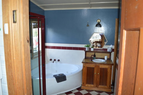 The Dragonfly Inn - Tourism TAS 15