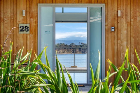 Sunset Bay Escape - Tourism TAS 30
