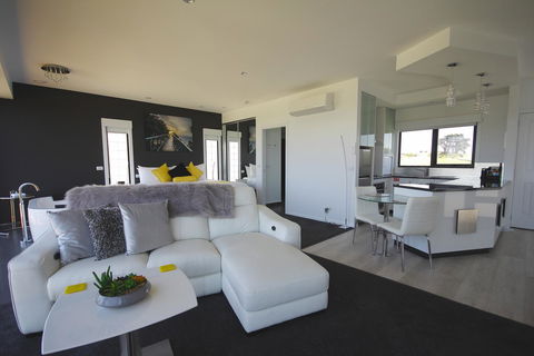 Horizon Deluxe Apartments - Tourism TAS 1