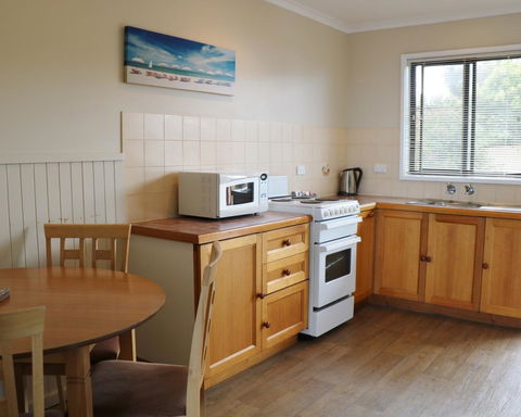 Blue Seas Holiday Villas - Tourism TAS 32