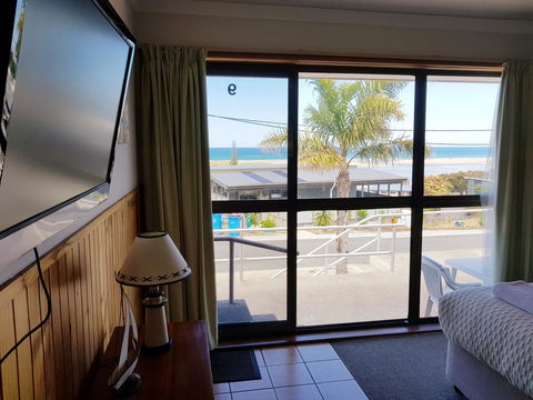 Blue Seas Holiday Villas - Tourism TAS 43