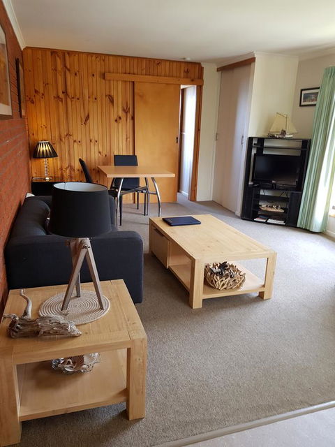Blue Seas Holiday Villas - Tourism TAS 41