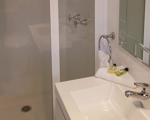 Blue Seas Holiday Villas - Tourism TAS 19