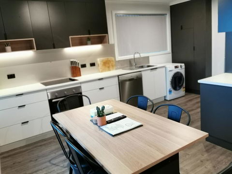 Youngtown Executive Apartments - 2BR Included, Free Parking & Wifi, Sofa Bed & Cot Fee Applies - Tourism TAS 30