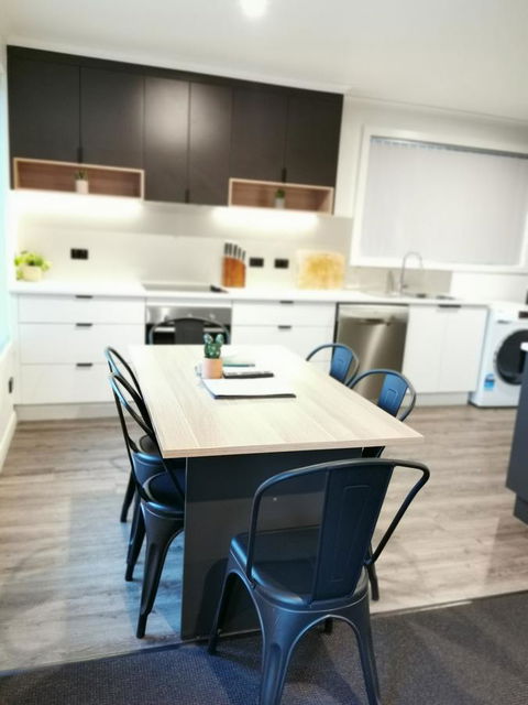 Youngtown Executive Apartments - 2BR Included, Free Parking & Wifi, Sofa Bed & Cot Fee Applies - Tourism TAS 31