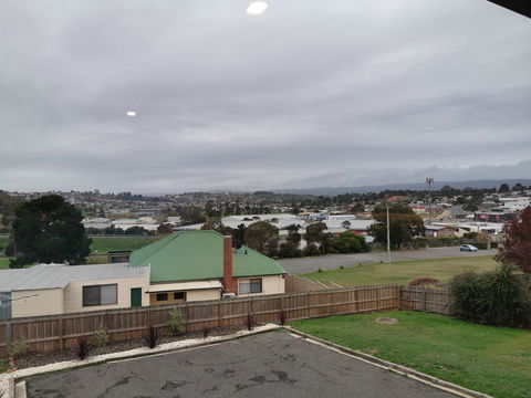 Youngtown Executive Apartments - 2BR Included, Free Parking & Wifi, Sofa Bed & Cot Fee Applies - Tourism TAS 21