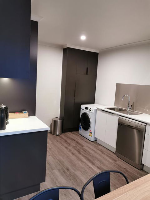 Youngtown Executive Apartments - 2BR Included, Free Parking & Wifi, Sofa Bed & Cot Fee Applies - Tourism TAS 34