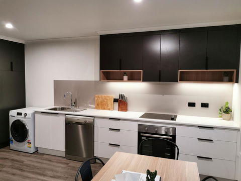 Youngtown Executive Apartments - 2BR Included, Free Parking & Wifi, Sofa Bed & Cot Fee Applies - Tourism TAS 1