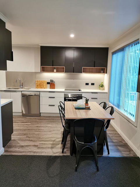 Youngtown Executive Apartments - 2BR Included, Free Parking & Wifi, Sofa Bed & Cot Fee Applies - Tourism TAS 2