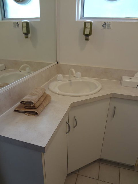 Adina Place Motel Apartments - Tourism TAS 24
