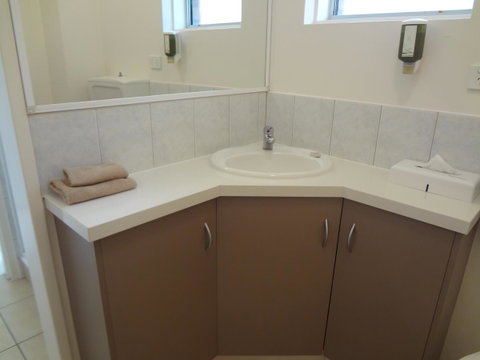 Adina Place Motel Apartments - Tourism TAS 39