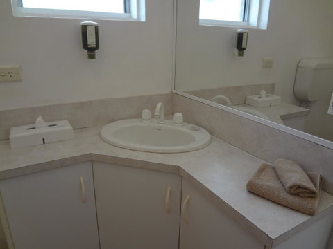 Adina Place Motel Apartments - Tourism TAS 31