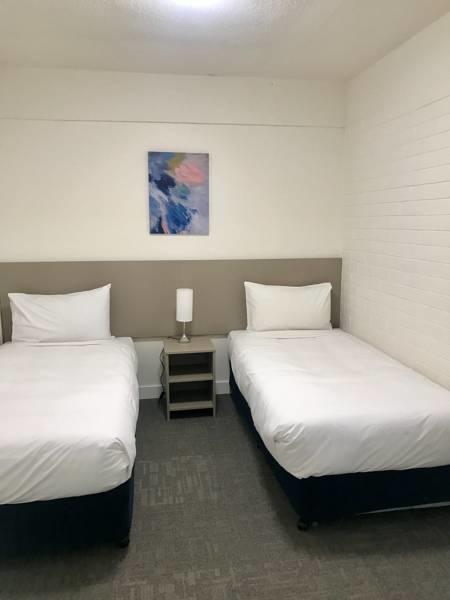 Adina Place Motel Apartments - Tourism TAS 10