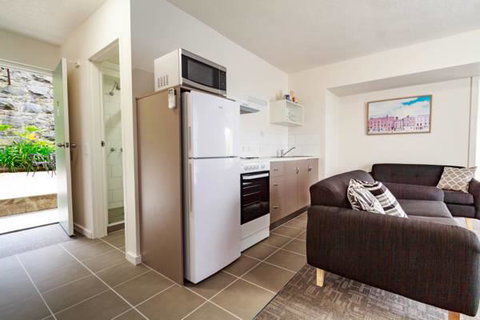 Adina Place Motel Apartments - Tourism TAS 1