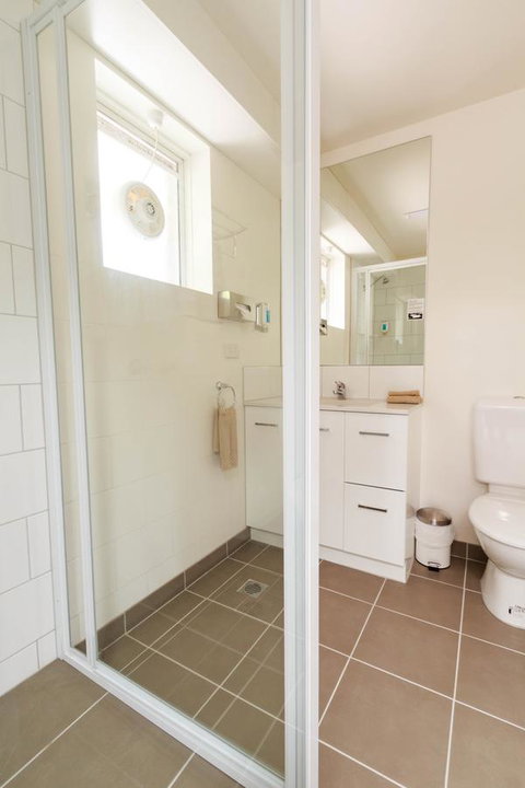 Adina Place Motel Apartments - Tourism TAS 3