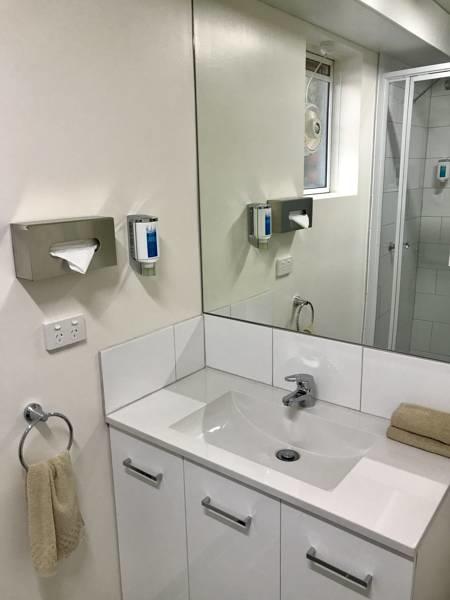 Adina Place Motel Apartments - Tourism TAS 9