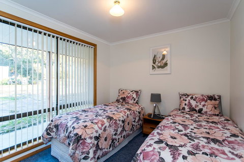 Acton Park Holiday Units - Tourism TAS 5
