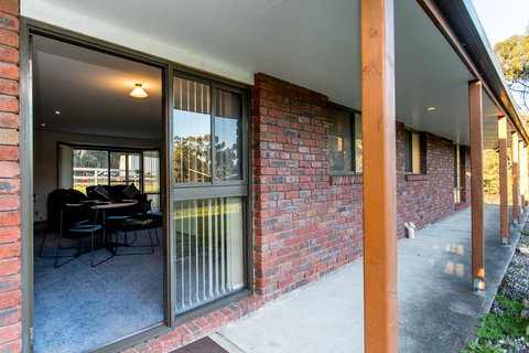 Acton Park Holiday Units - Tourism TAS 2