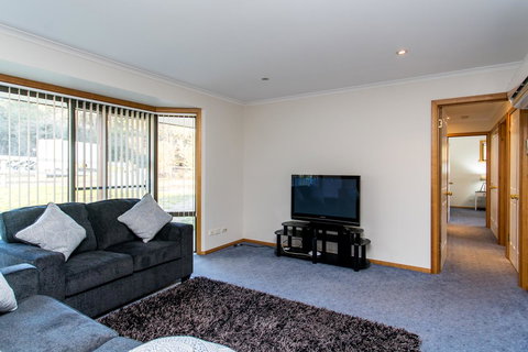 Acton Park Holiday Units - Tourism TAS 8