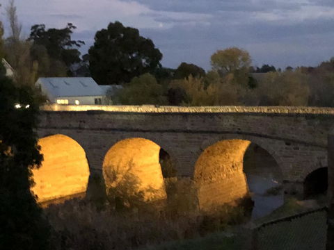 Richmond Bridge Accommodation â€œTwo The Bridgeâ€ - Tourism TAS 31