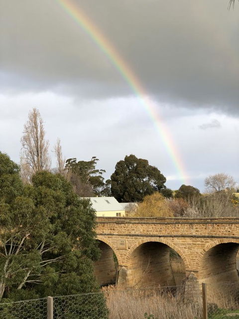 Richmond Bridge Accommodation â€œTwo The Bridgeâ€ - Tourism TAS 0