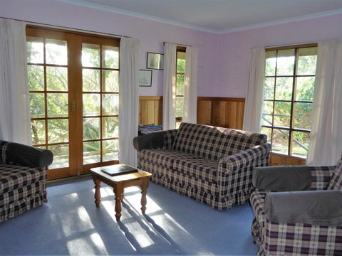 Platypus Park Country Retreat - Tourism TAS 11