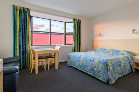 Mayfair Plaza Motel And Apartments - Tourism TAS 11