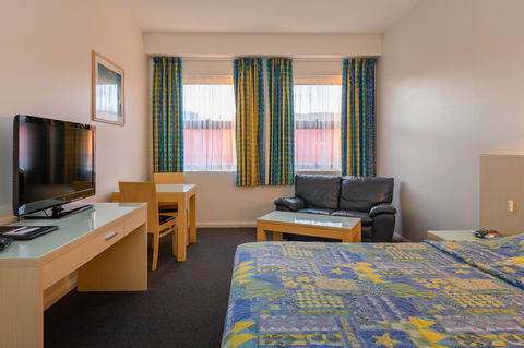 Mayfair Plaza Motel And Apartments - Tourism TAS 10