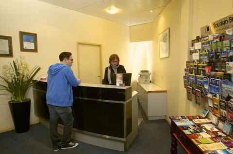 Mayfair Plaza Motel And Apartments - Tourism TAS 2