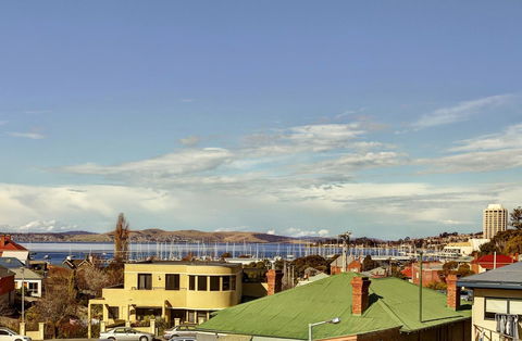 Mayfair Plaza Motel And Apartments - Tourism TAS 1