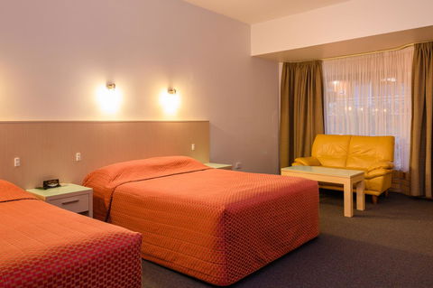 Mayfair Plaza Motel And Apartments - Tourism TAS 4